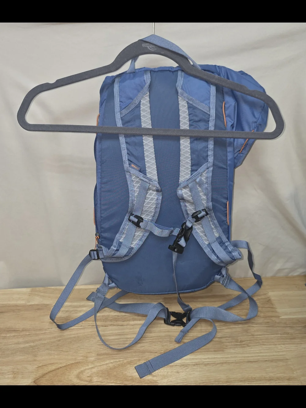 REI Flash 18 Pack in Blue with Orange Accents